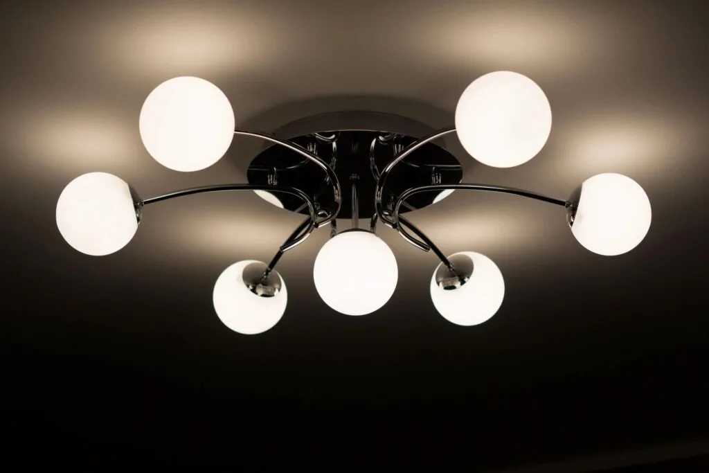 Ceiling light fixture with round bulbs