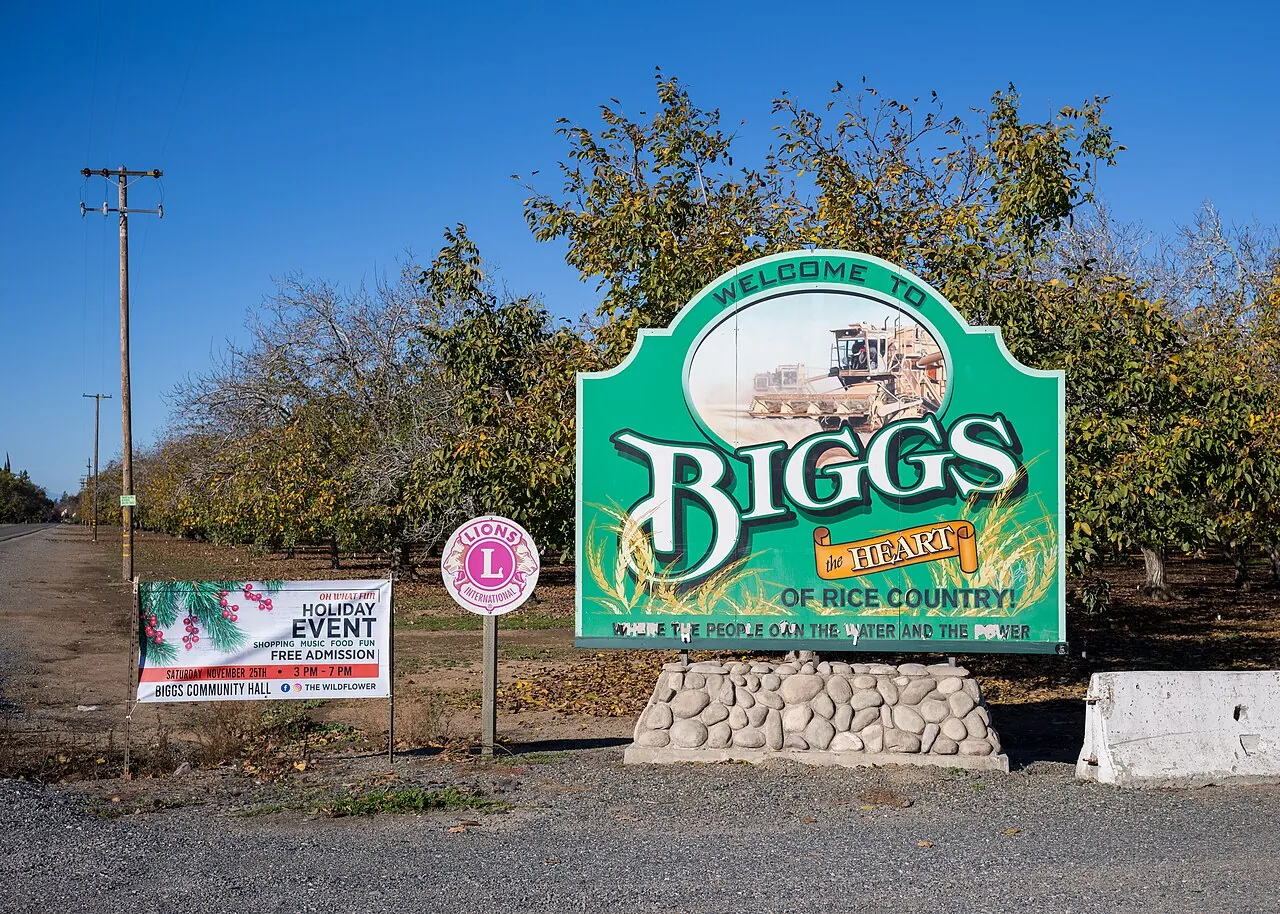 Welcome to Biggs sign in Biggs, California