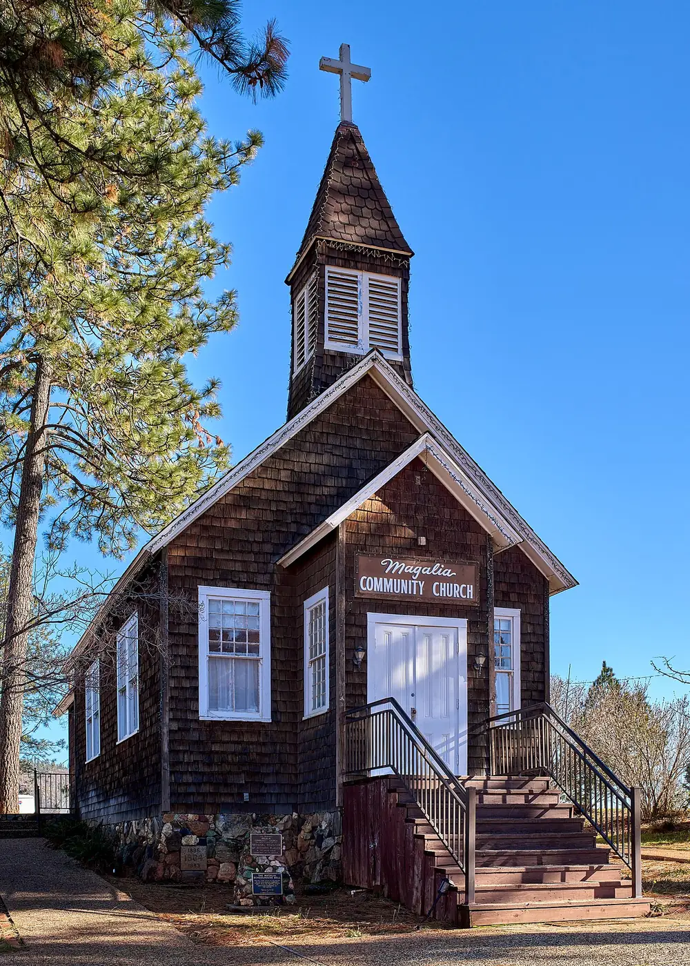 The shingled front facade of Magalia Community Church in Magalia, California
